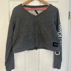 Performance fleece in size large from Calvin Klein. Logo print on sleeves